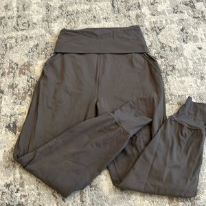 Lululemon align joggers army green 4